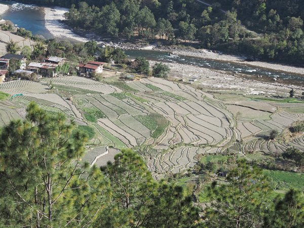 Uitzicht vanaf de Khamsum Yuley Namgay Chorten bij Punakha, Bhutan