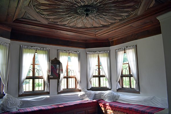 Een kamer in het Daskalov huis te Tryavna