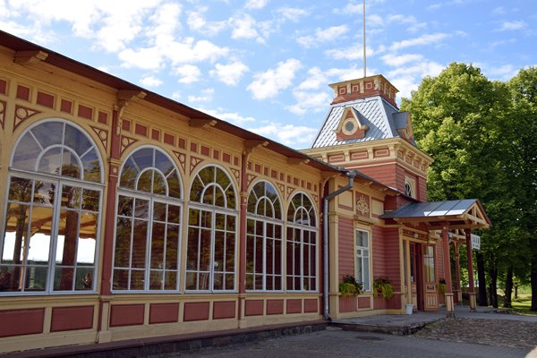 Het tsaren-paviljoen op het station van Haapsalu, Estland