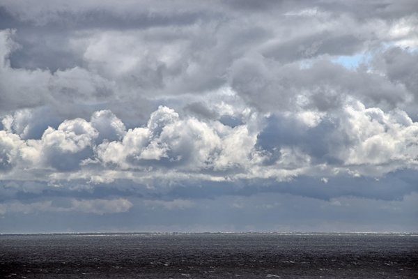 Dreigende lucht bij Sääre, Estland