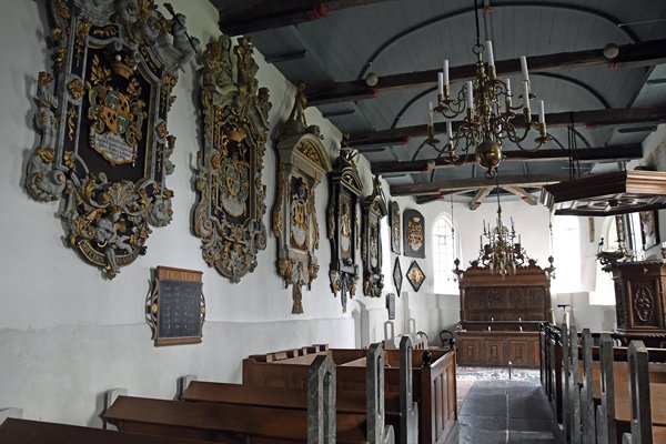 Rouwborden in de kerk van Hegebeintum (Friesland)
