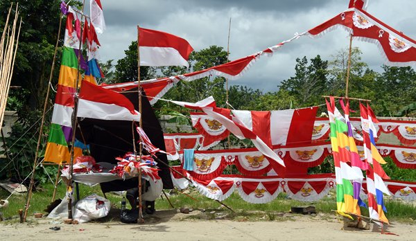 Indonesische symbolen zijn volop te koop in Papoea