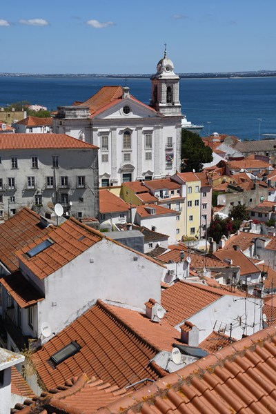 Uitzicht met Igreja de Santo Estêvão, Lissabon