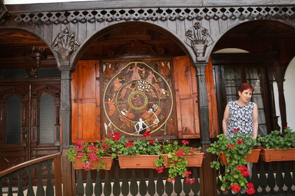 Houten huis in Malak Porovets