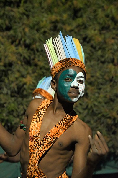 Geschminkte danser bij de Gir Birding Lodge (Gujarat, India)