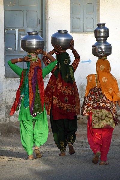 Water halen in Gujarat (India)