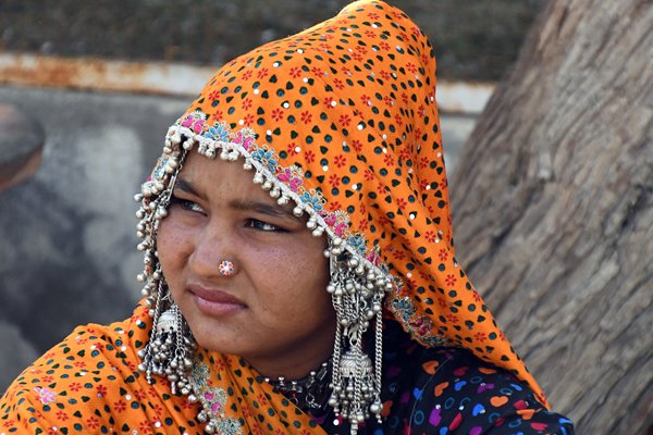 Gujarati vrouw bij het hotel in Dasada (Gujarat, India)