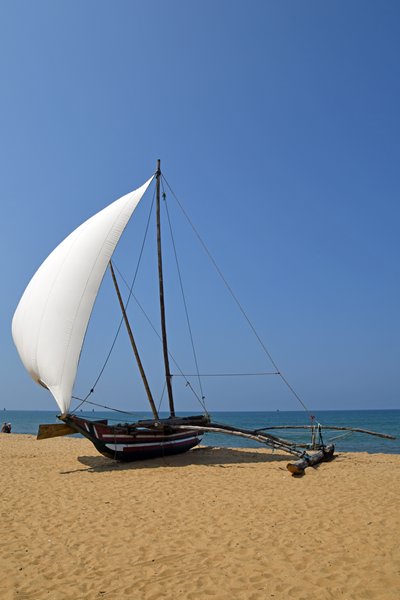 Catamaran op het strand van Negombo (Sri Lanka)