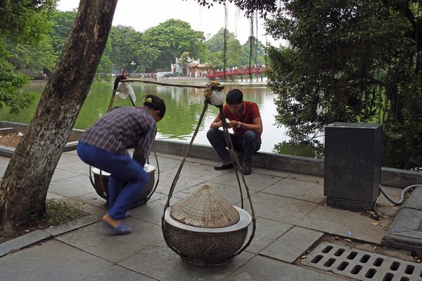 Fraai juk bij het Hoan Kiem meer, Hanoi