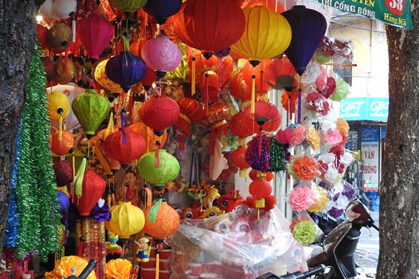 Lampionnenwinkel in oud Hanoi