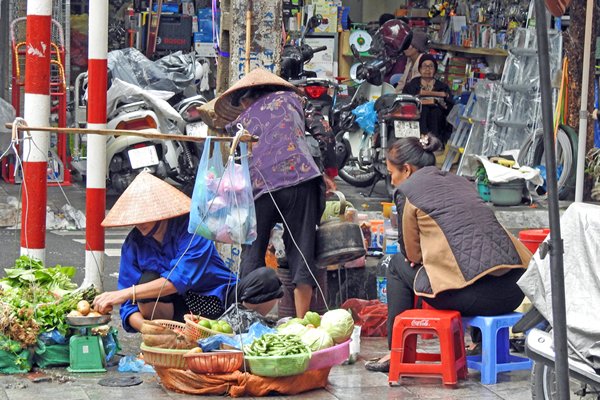 Mobiele groentenwinkel in Hanoi