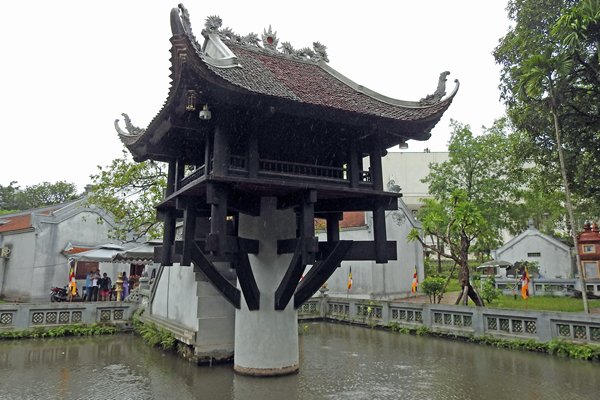 De eenzuilige pagode vlakbij het mausoleum (Hanoi)