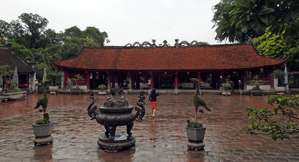 Een binnenplein bij de Tempel van de Literatuur in Hanoi