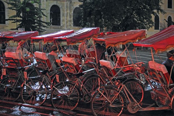 overdekte fietstaxis in Hanoi