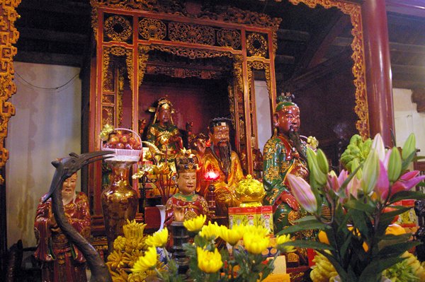 Een altaar in de Ngoc Son Tempel, Hanoi