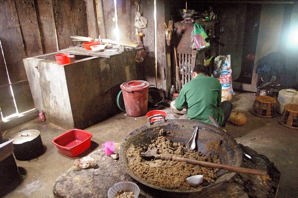 Interieur van een traditioneel huis in Cat Cat, Vietnam