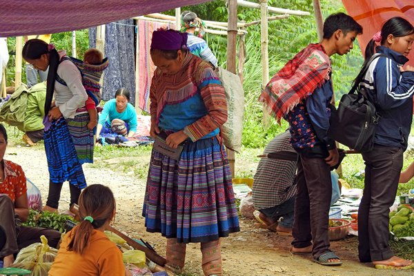 Zaken doen op de markt van Coc Ly, Vietnam