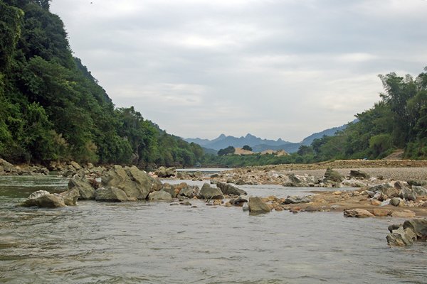 Hindernissen in de Chai rivier, Vietnam