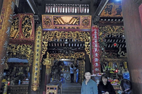 In de tempel van Lao Cai, Vietnam