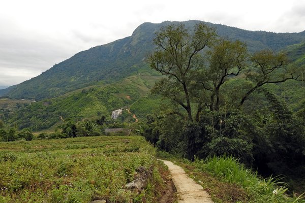 Betonpad in de vallei bij Sa Pa, Vietnam
