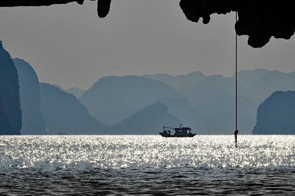 Tegenlicht in Halong Bay, Vietnam