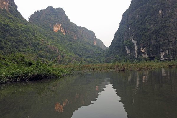Kalkrotsen bij Ninh Binh, Vietnam