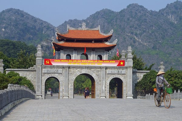 Toegangspoort tot Hoa Lu, Vietnam