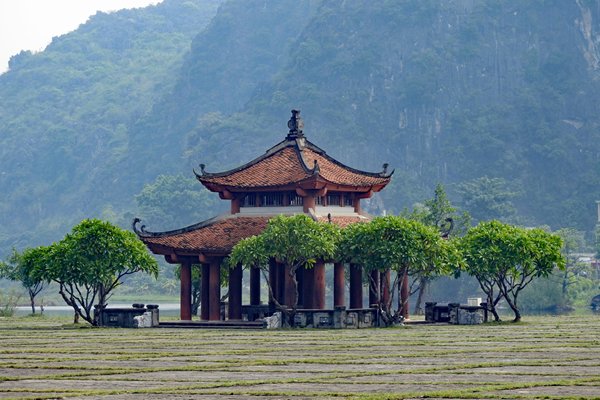 Een tempeltje bij Hoa Lu, Vietnam