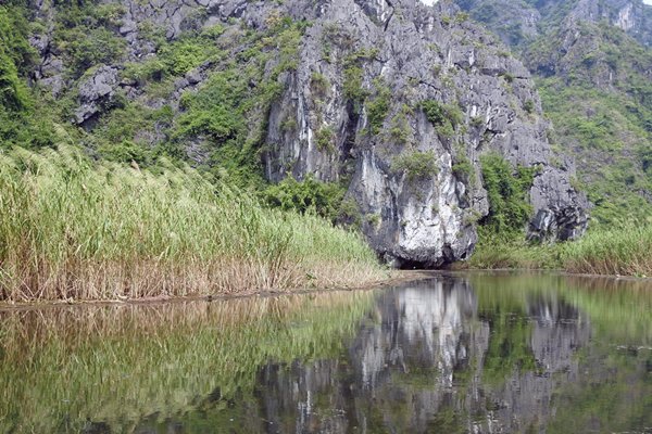 We naderen de grot bij Gia Vân, Vietnam