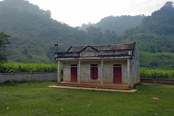 Dorpshuis in een Khahn dorp in Cuc Phuong NP, Vietnam