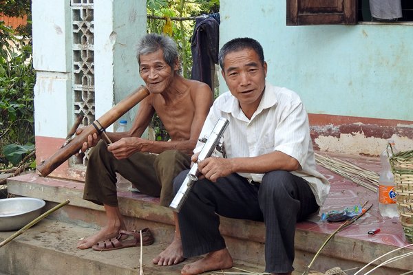 Pijprokers in Mai Chau, Vietnam