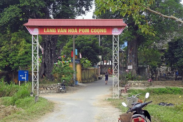 Toegangspoort tot Lac Village, Vietnam
