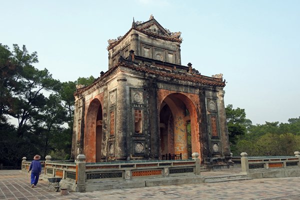 Gebouw op het terrein van Tu Doc in Hué, Vietnam