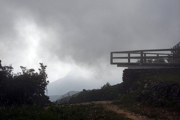 Uitzichtplatform op de top van Bach Ma, Vietnam
