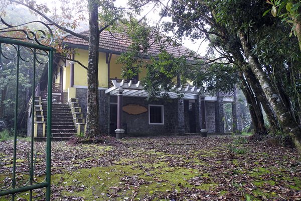 Villa uit de Franse tijd in Bach Ma park, Vietnam