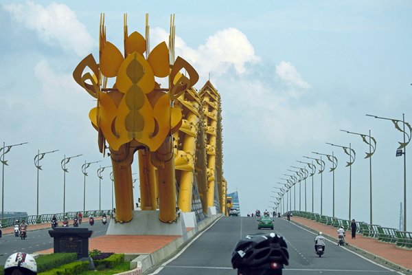 De Drakenbrug bij Da Nang, Vietnam
