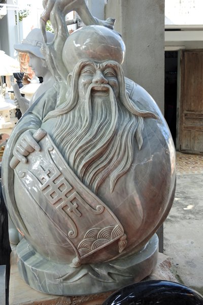 Verkoop van marmeren beelden bij de Marble Mountains, Vietnam