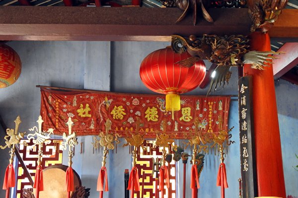Interieur van een gemeenschapshuis (Hoi An, Vietnam)