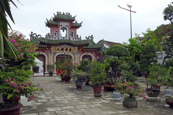 Binnenplaats van de Phuc Kien vergaderhal (Hoi An, Vietnam)