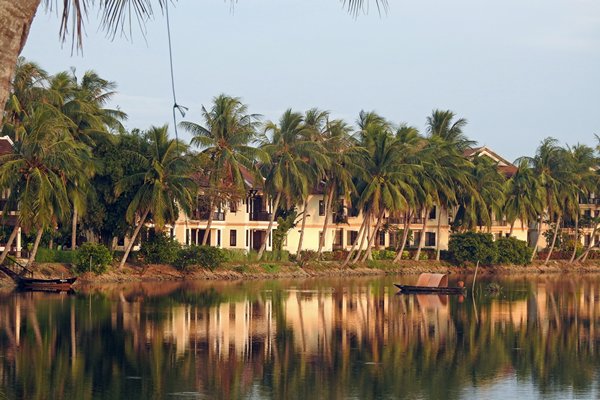 Laat middaglicht op de Song Do rivier bij Hoi An (Vietnam)