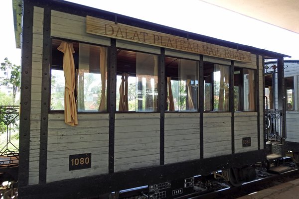 Oude wagon van de trein naar Trai Mat, Vietnam