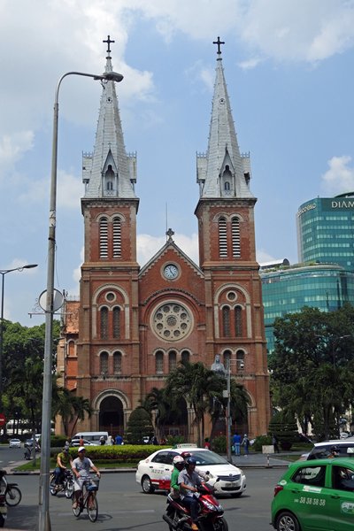 De rode kathedraal (Notre Dame basiliek) van Saigon