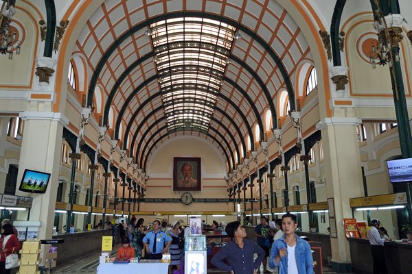 De hal van het postkantoor in Saigon
