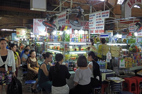 Restaurantje op de Ben Thanh markt in Saigon