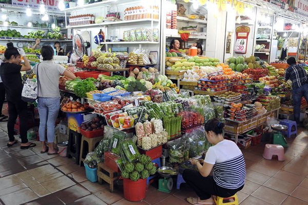 Groente en fruit op de Ben Thanh markt in Saigon