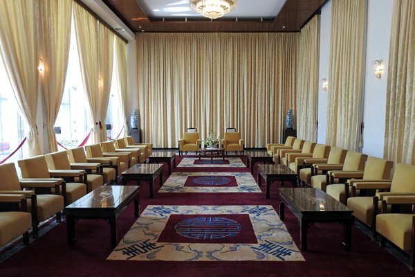 Een strakke ontvangstzaal in het presidentieel paleis in Saigon