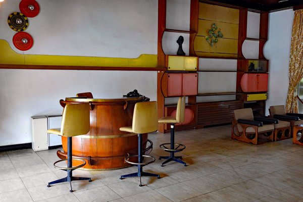 De bar in jaren 60 stijl in het presidentieel paleis van Saigon