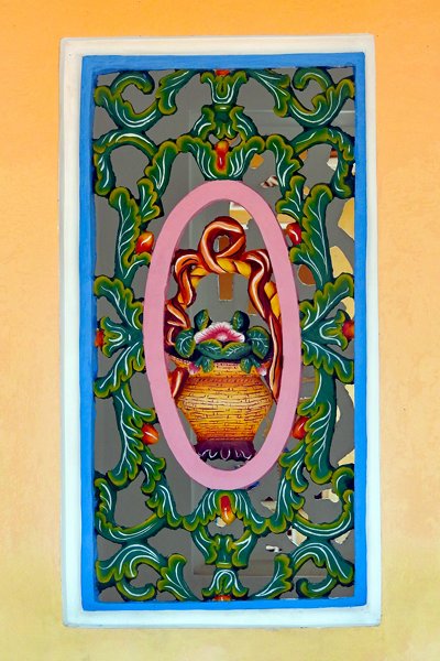 Detail van een muurschildering op de Cao Dai tempel