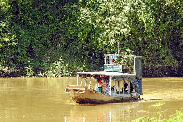 Boot naar het Cat Tien NP, Vietnam
