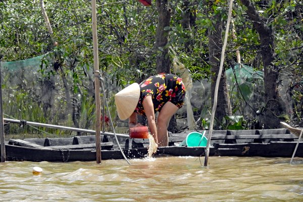 Hozen van een bootje bij Ben Tre, Vietnam